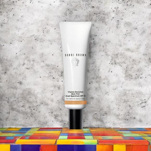 Bobbi Brown New Vitamin Enriched Skin Tint with SPF 15 in Golden 2 full size - Picture 10 of 10